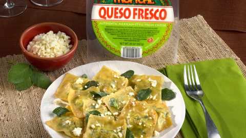 Presentation for recipe: Ravioli Relleno de Queso Fresco