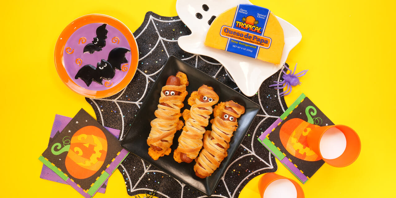 Presentation for recipe: Hot Dogs de Momia