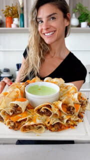 Jessica Hirsch presenting meal plate