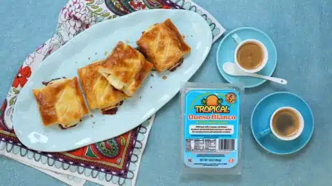 Thumbnail image for: Pastelitos de Guayaba y Queso